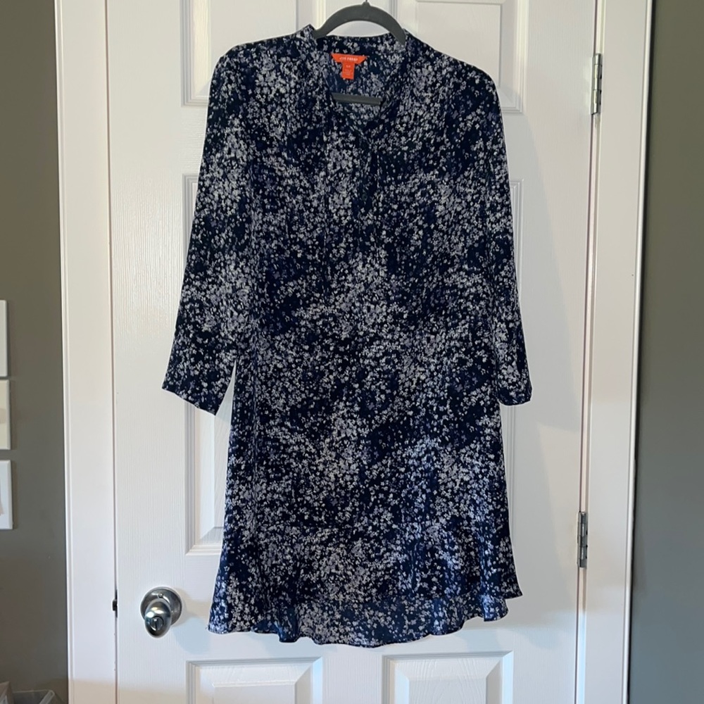 Beautiful tiny floral print Navy, lilac and white dress.